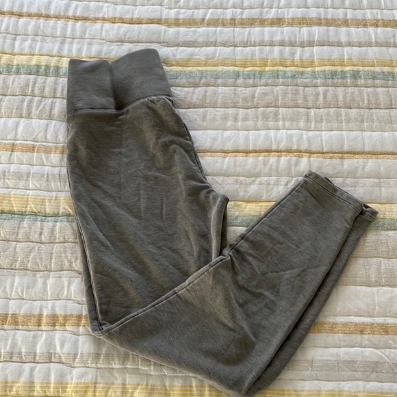 Yummy Sweater Co Pants - Yummy Sweater co leggings - M